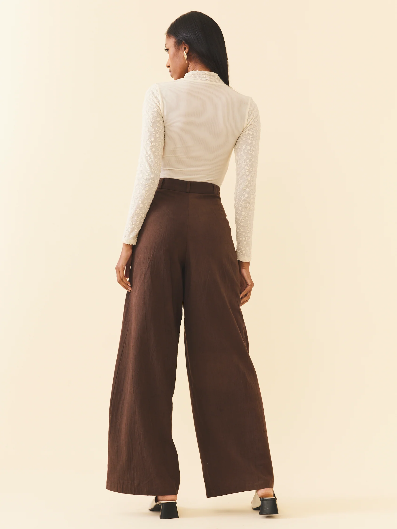 Nina Pant - Image 4